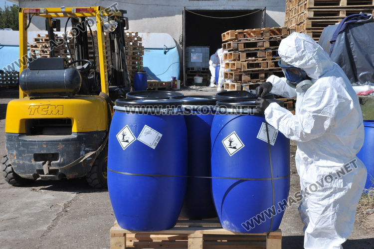 Унищожават 29 тона негодни пестициди от склад край Горски извор