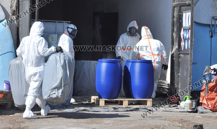 Унищожават 29 тона негодни пестициди от склад край Горски извор