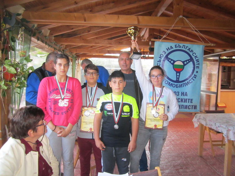 Приключи още една успешна година за колоездачите 