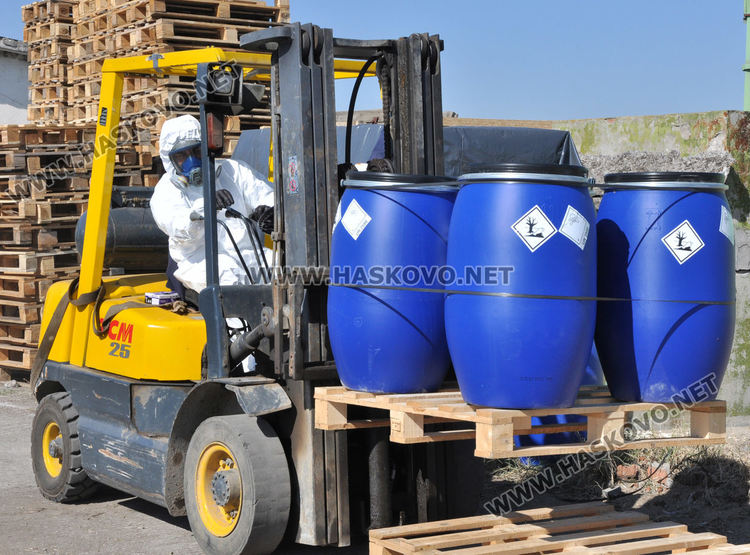 Унищожават 29 тона негодни пестициди от склад край Горски извор