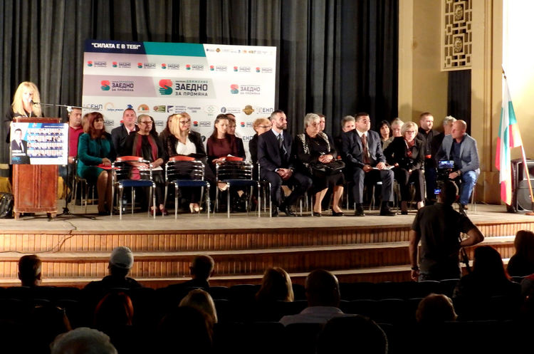 Стефан Димитров и кандидатите за общински съветници от „Движение ЗАЕДНО за промяна“ вдигнаха димитровградчани на крака