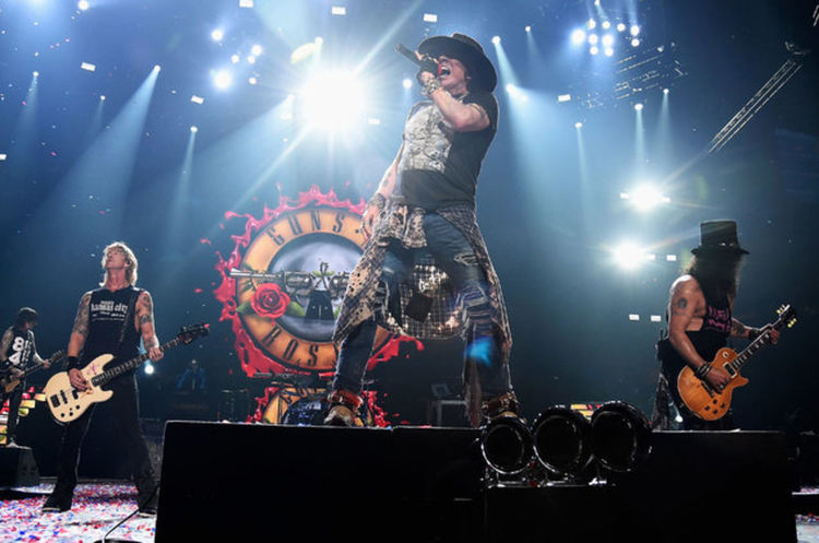 "Sweet Child O' Mine" на Guns N' Roses е първото видео от 80-те с 1 млрд. гледания в YouTube 