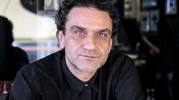 Поет-прорицател гостува в Смолян, автор е на песента "От икебана дървесата ги боли"