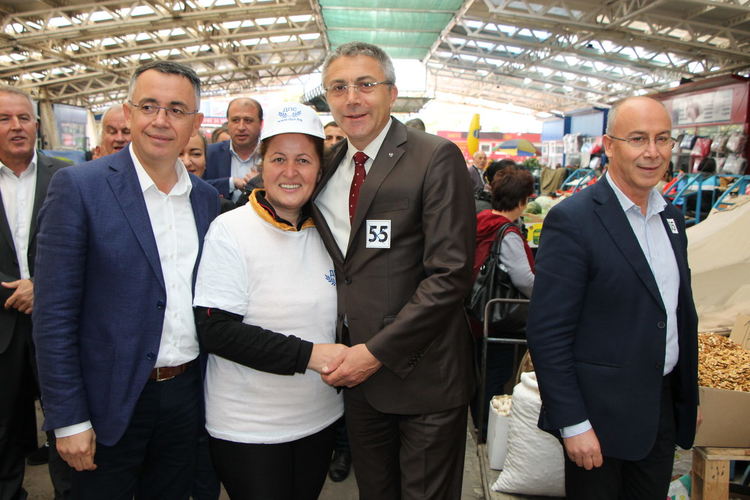 Лидерът на ДПС Мустафа Карадайъ посети най-модерния Пазар на производителите в Южна България