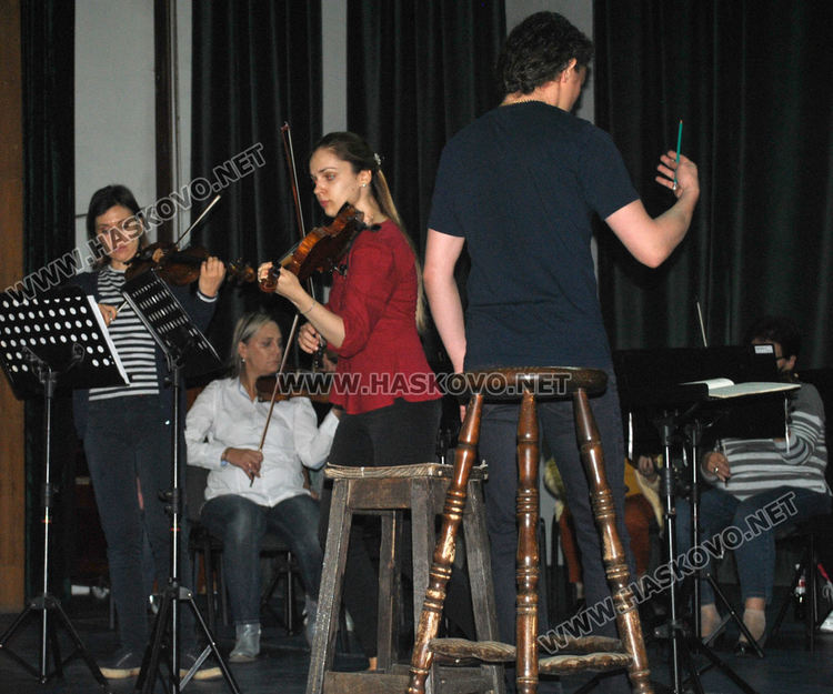 Мила Георгиева и Зорница Иларионова свирят заедно за първи път с Камерния оркестър на Хасково