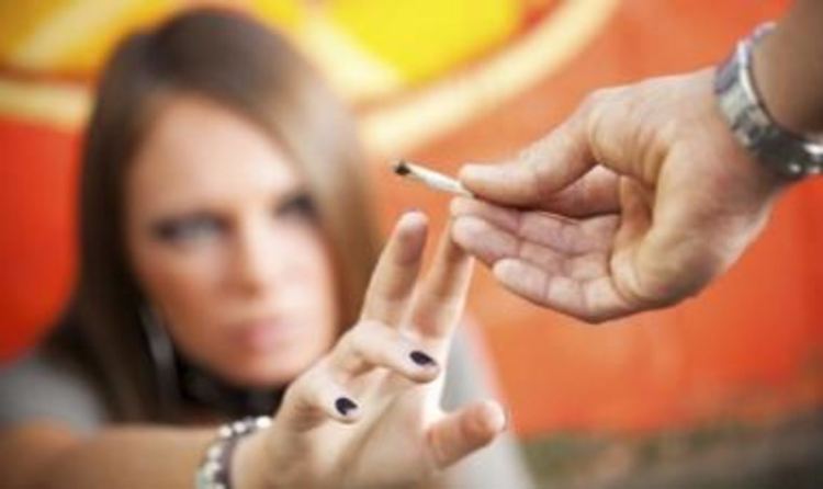 Спипаха двама младежи с дрога