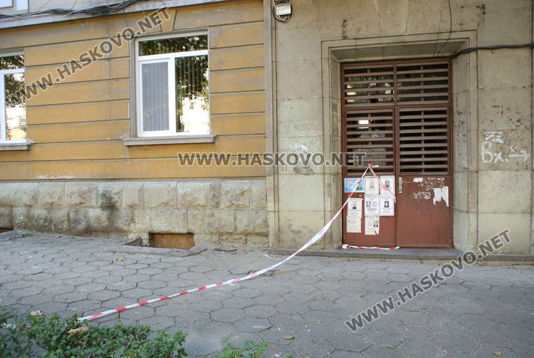 Домашен арест за полицая със счупен крак, крал заради борчове