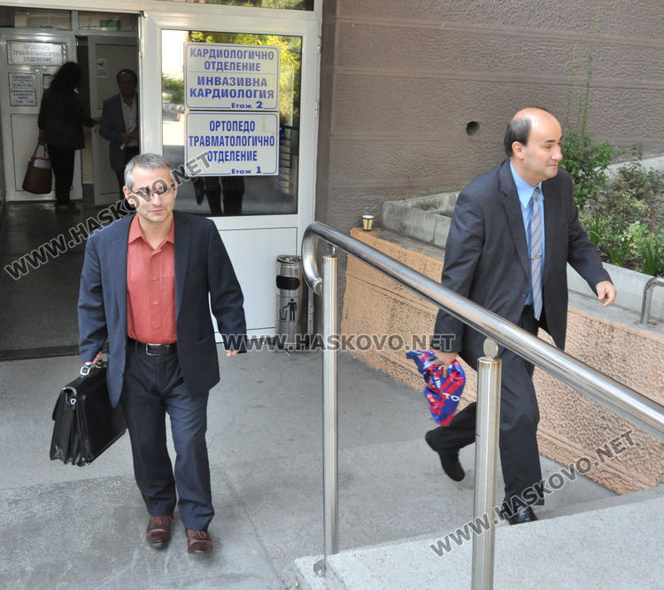 Домашен арест за полицая със счупен крак, крал заради борчове