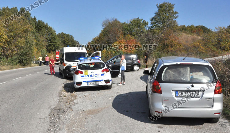 Младеж с Хонда се обърна в канавка край Хасково, водачка го засякла