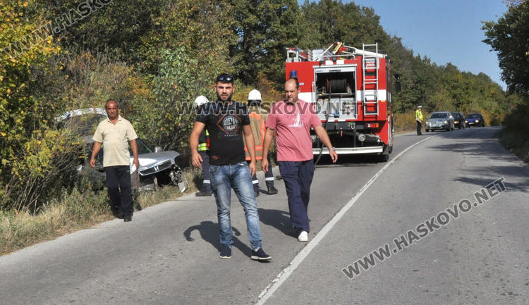 Младеж с Хонда се обърна в канавка край Хасково, водачка го засякла