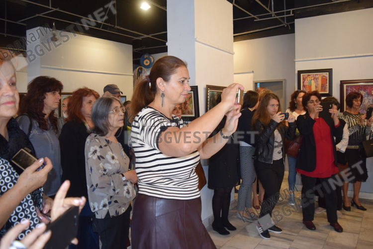 Фикри Емурла долетя на своите „две крила” за първа изложба в Кърджали