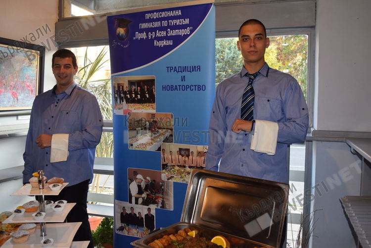 Фикри Емурла долетя на своите „две крила” за първа изложба в Кърджали