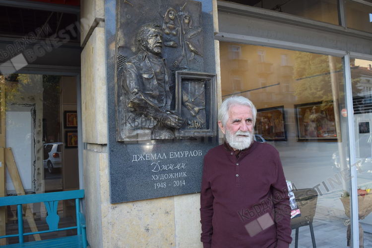 Фикри Емурла долетя на своите „две крила” за първа изложба в Кърджали