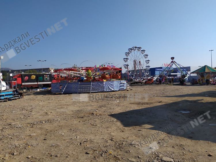 Виенско колело се превърна в най-голямата вечерна атракция в Кърджали