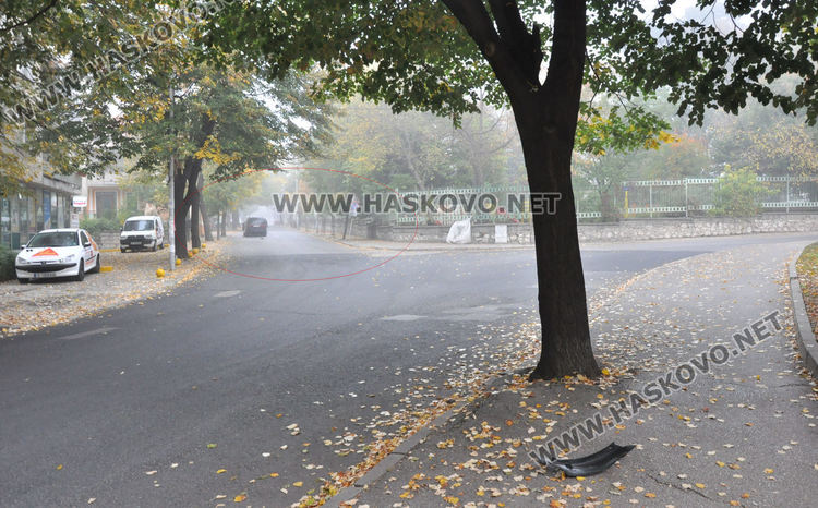 Форд се разби до детска градина в Хасково