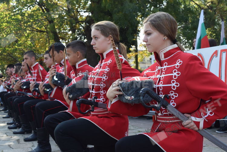 37 венци бяха поднесени пред Паметника на Освободителите в памет на 10108 воини от Хасковския отряд