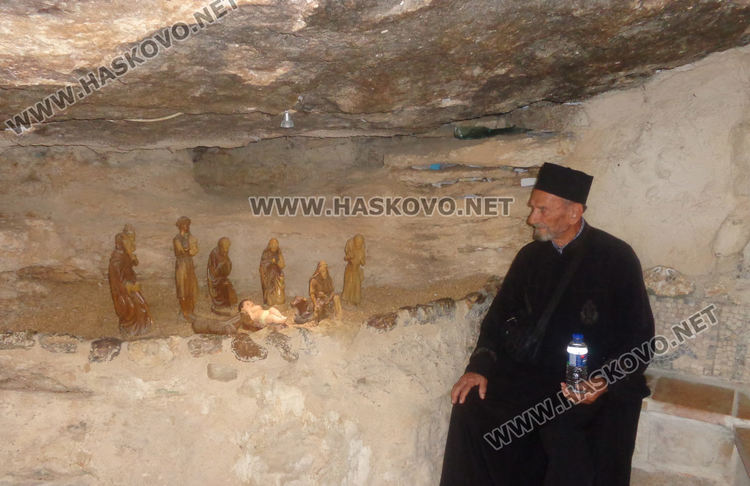 Отец Антоний Енев стана хаджия на 92 години