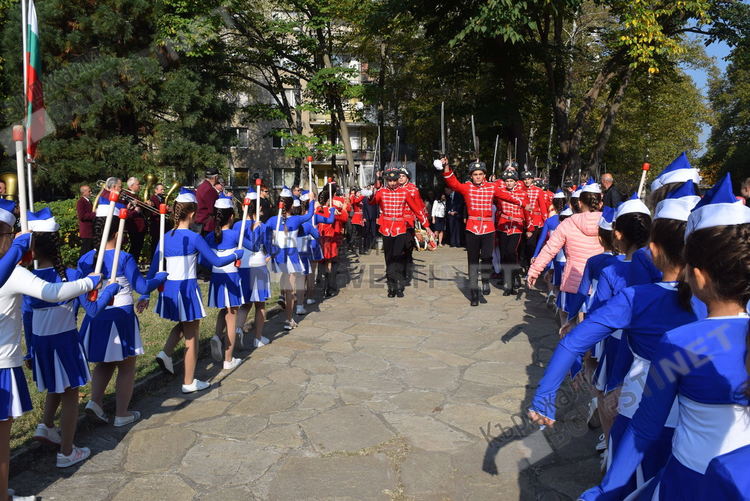 Политическият елит на Кърджали се поклони пред паметника на ген.Делов, първа бе председателката на Народното събрание 