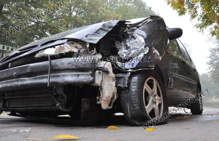 4 акта и до 6 м. без книжка за шофьора на Форда, избягал след две катастрофи