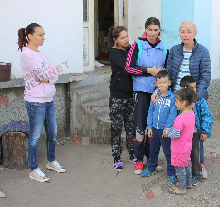 Даренията на димитровградчани трогнаха стотиците приютени хора от отец Иван в Якимово