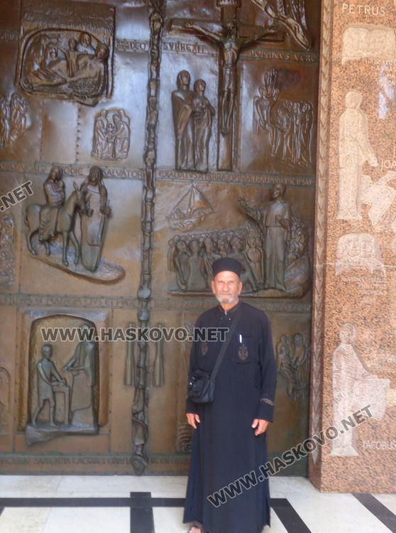 Отец Антоний Енев стана хаджия на 92 години