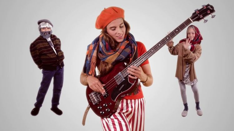 Kinga Głyk - "Радост, радост" с 20-годишна полска звезда на баса (видео)