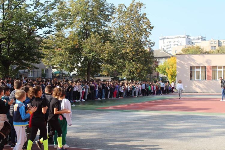 По план: евакуираха 700 ученици заради пожар