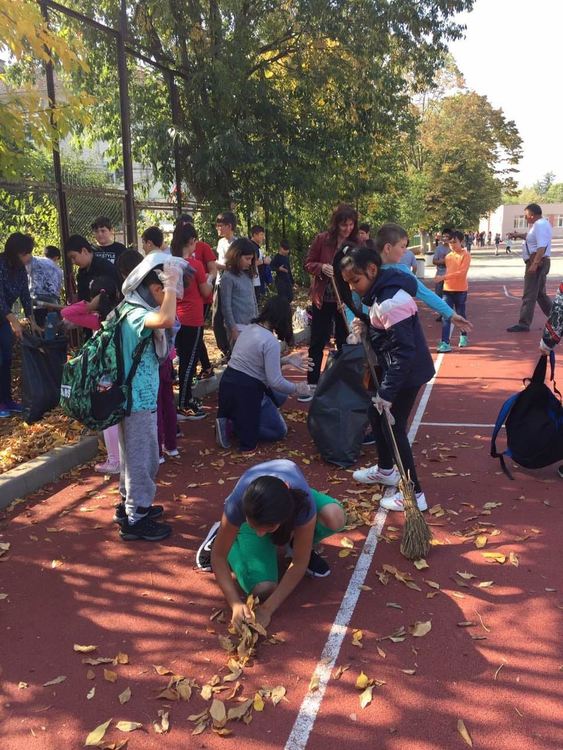 По план: евакуираха 700 ученици заради пожар