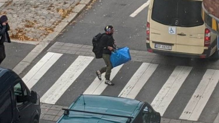 Въоръжен отвлече линейка в Осло и блъсна хора