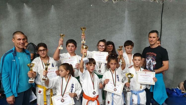 8 медала за димитровградските каратеки - Национална купа „Пловдив“ 