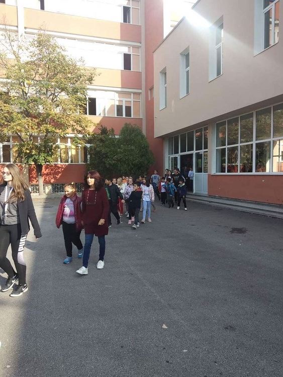 По план: евакуираха 700 ученици заради пожар