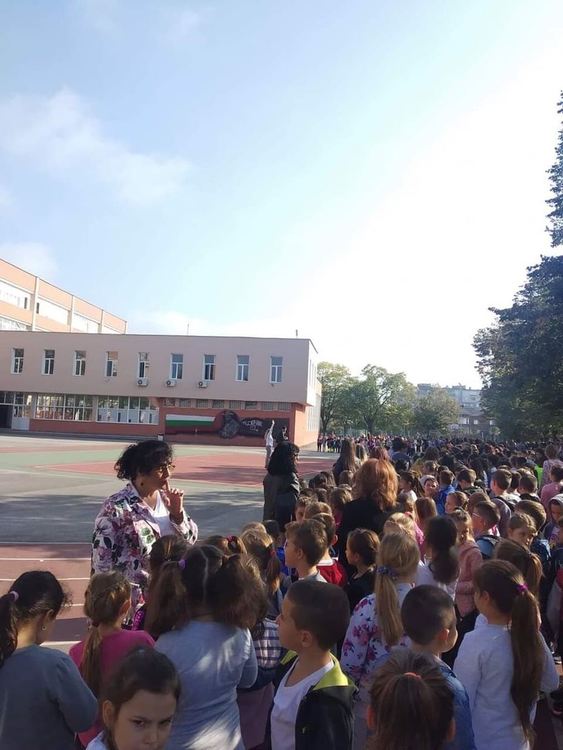 По план: евакуираха 700 ученици заради пожар
