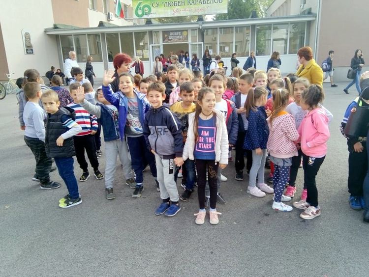 По тревога изведоха каравеловци извън училището