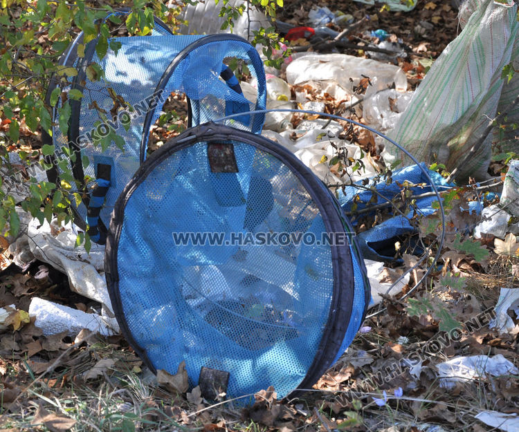 Купища строителни и битови отпадъци изхвърлени край Татарево