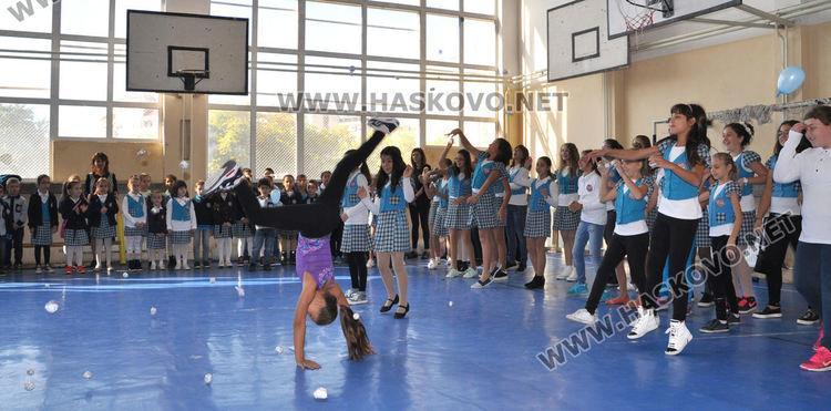 Учениците в 23 училища в клас след изборите, останалите с мероприятия извън школата