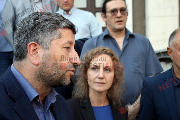 Катя Панева: Ние искаме промяната и излизаме с лицата си, даваме алтернативата в управлението на общината