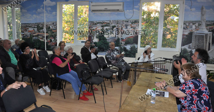 Калин Терзийски даде автографи на почитателите си от Хасково