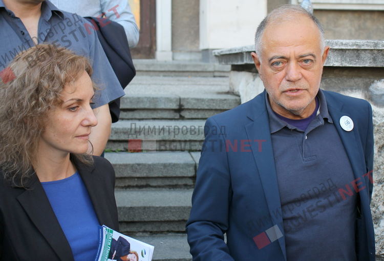 Катя Панева: Ние искаме промяната и излизаме с лицата си, даваме алтернативата в управлението на общината