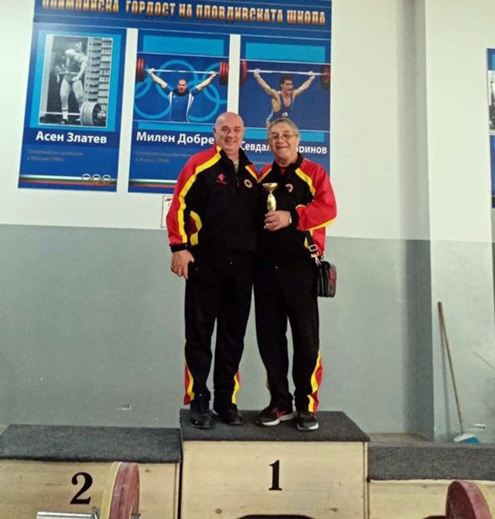 3 републикански рекорда и шампионска купа за хасковските щангистки