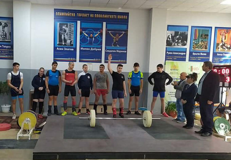 3 републикански рекорда и шампионска купа за хасковските щангистки