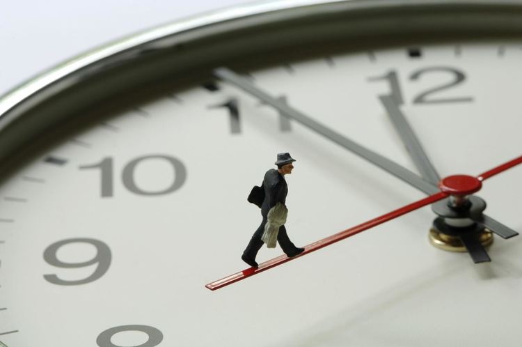 Местим стрелките в 4 сутринта