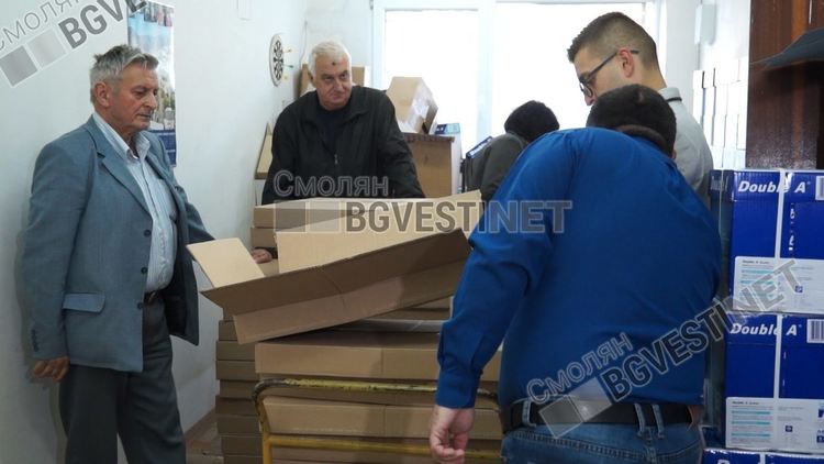 Пред представители на медиите днес сутринта беше отворено помещението, в което съ съхраняват бюлетините за вота в неделя, проблеми с кашоните нямаше и свитъците за гласуване бяха разпределени и изпратени по секциите 