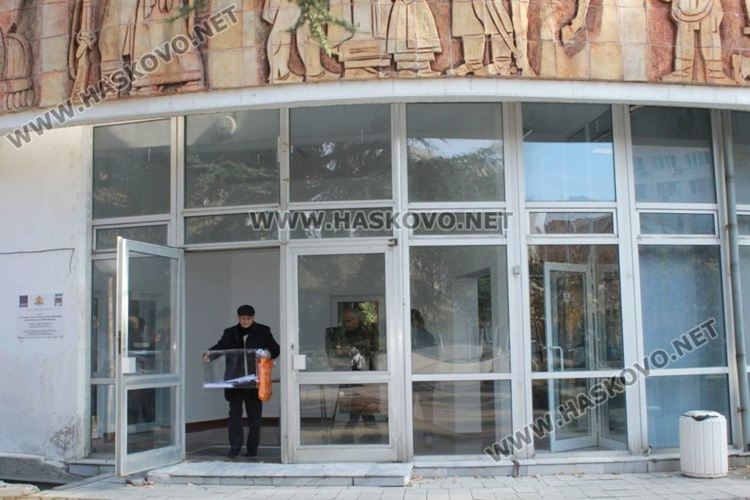 Раздават по график изборните материали в събота