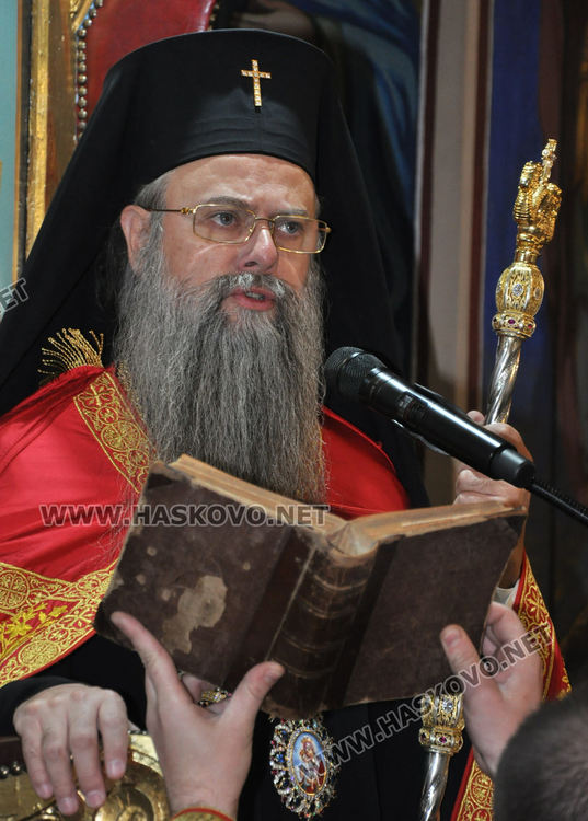 Дядо Николай отслужи празнична литургия в 135-годишната  църква „Св. Димитър”