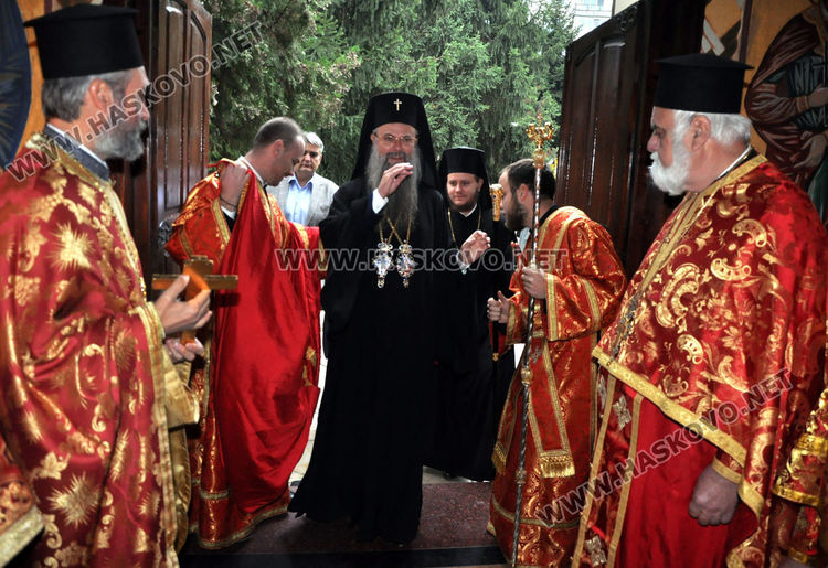 Дядо Николай отслужи празнична литургия в 135-годишната  църква „Св. Димитър”