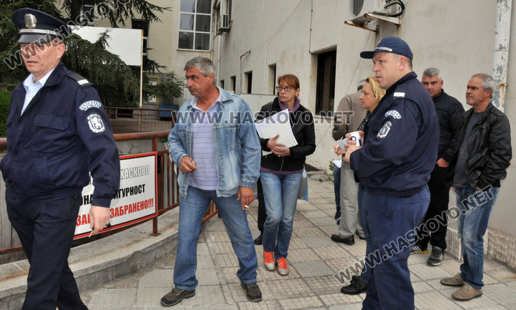 Секционните избирателни комисии прибраха бюлетините за местния вот