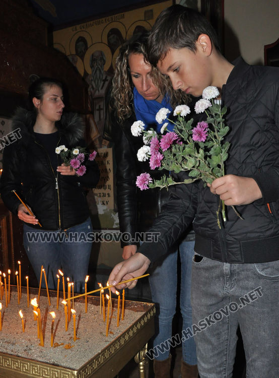 Дядо Николай отслужи празнична литургия в 135-годишната  църква „Св. Димитър”