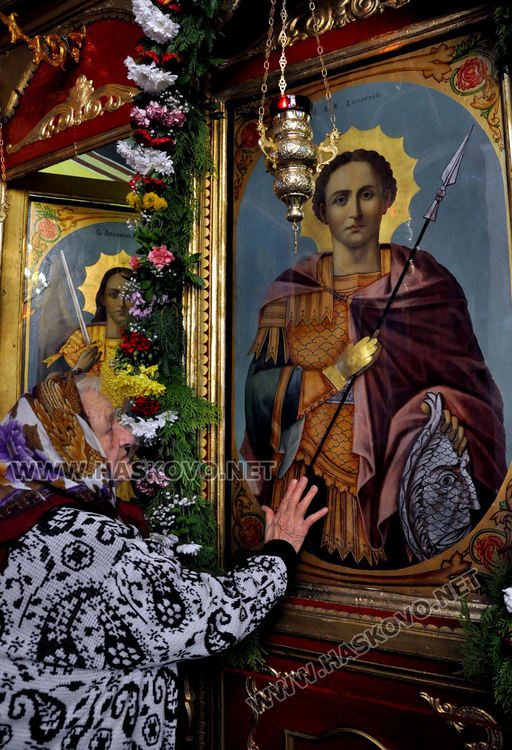 Дядо Николай отслужи празнична литургия в 135-годишната  църква „Св. Димитър”