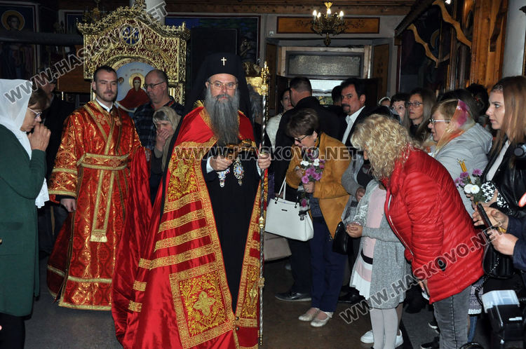 Дядо Николай отслужи празнична литургия в 135-годишната  църква „Св. Димитър”