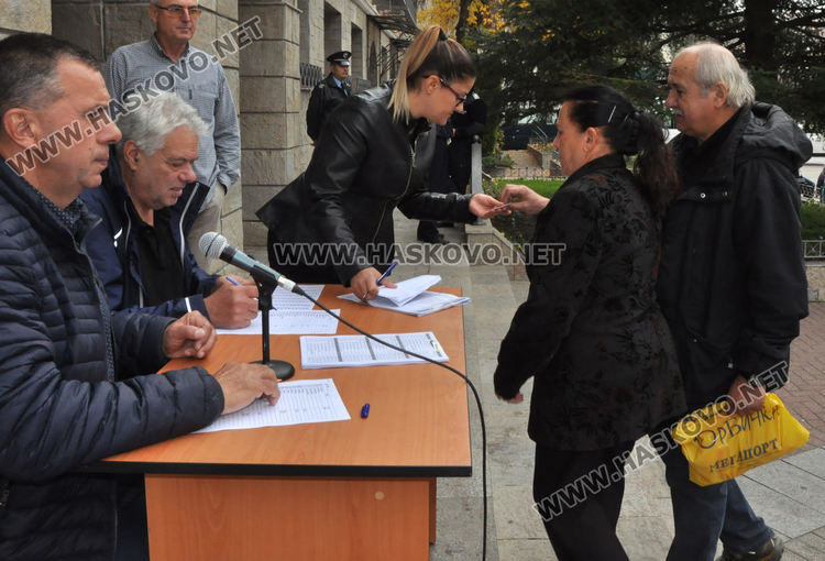 Секционните избирателни комисии прибраха бюлетините за местния вот